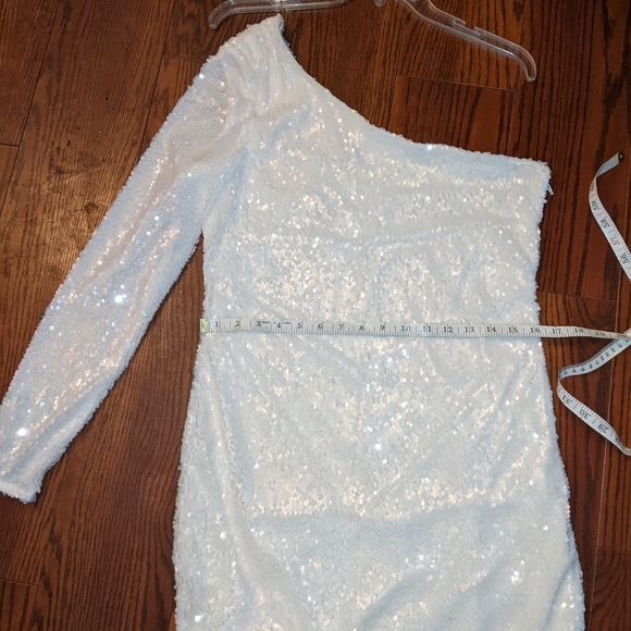 Dress - Picture 3 of 4